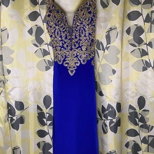 I’m selling my old prom dress only wore ONCE .